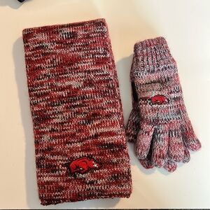 Arkansas Razorback, gloves, and scarf set. Thick scarf is‎ 62” long.